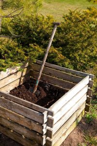 HALF-FULL-COMPOST-BIN-WITH-SHOVEL